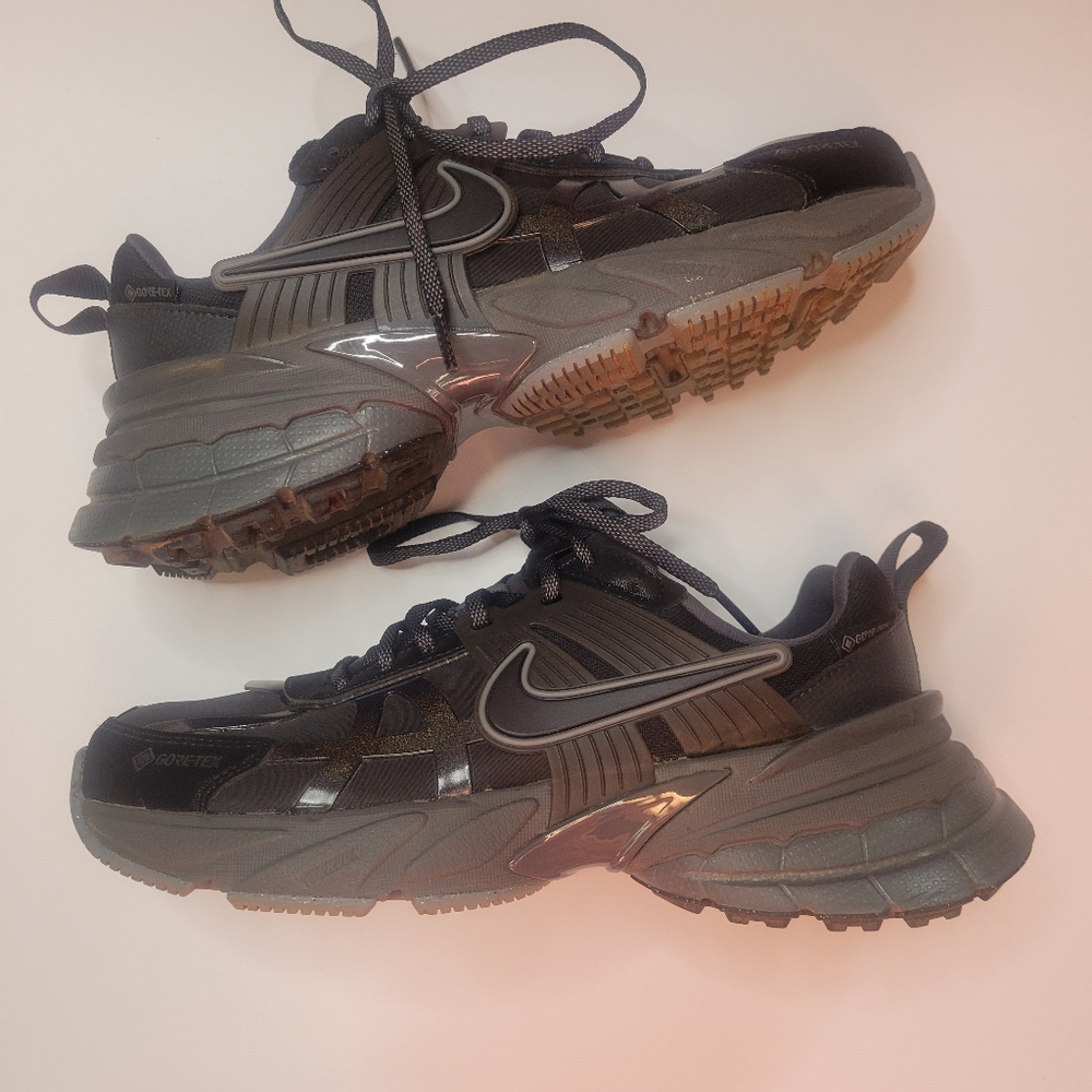 Nike Wmns V2K Run GTX Gore-Tex Black Iron Grey Women Casual Shoes Size 5 - Picture 9 of 15